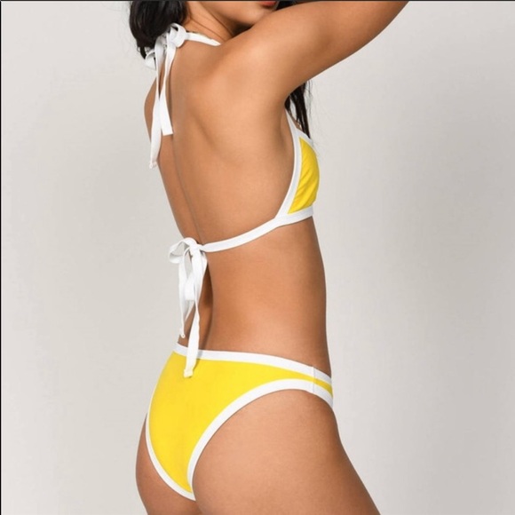 Yellow bikini - Picture 2 of 6